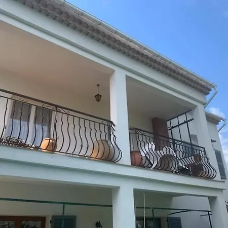 Independant Dans Villa, Entre Et St Raphael * Fréjus