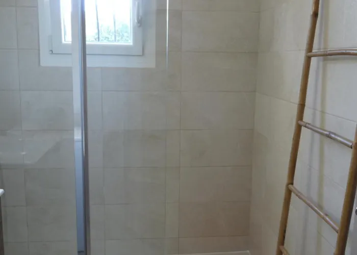 Independant Dans Villa, Entre Et St Raphael Daire Fréjus